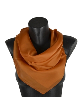 Grand carré en mousseline de soie orange foncé